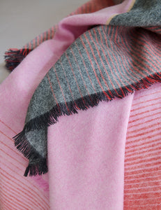 Elvang Denmark Carte Postale throw Throw Red-pink