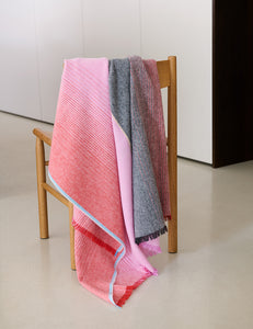 Elvang Denmark Carte Postale throw Throw Red-pink